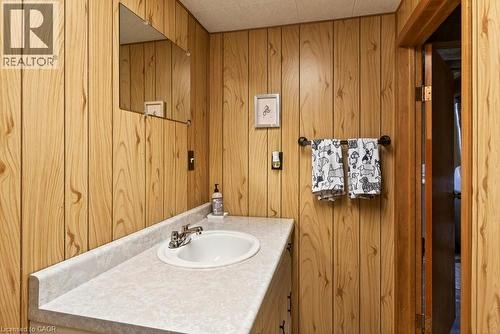 22 Mill Street, Hamilton, ON - Indoor Photo Showing Bathroom