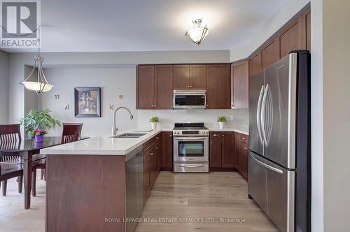 2275 Littondale Lane, Oakville, ON - Indoor Photo Showing Kitchen With Stainless Steel Kitchen With Double Sink
