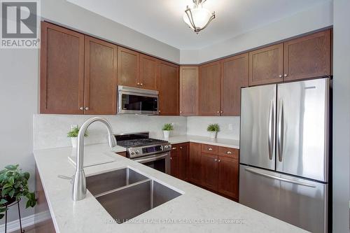 2275 Littondale Lane, Oakville, ON - Indoor Photo Showing Kitchen With Stainless Steel Kitchen With Double Sink With Upgraded Kitchen