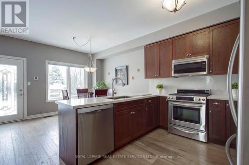 2275 Littondale Lane, Oakville, ON - Indoor Photo Showing Kitchen With Double Sink