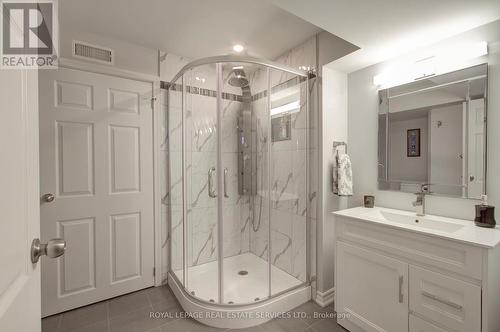 2275 Littondale Lane, Oakville, ON - Indoor Photo Showing Bathroom