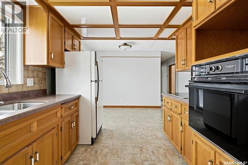 3217 6Th Avenue N, Regina, SK - Indoor Photo Showing Kitchen