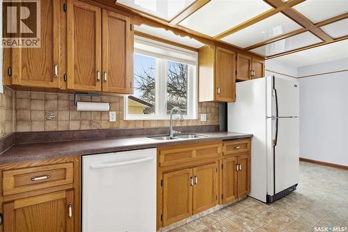 3217 6Th Avenue N, Regina, SK - Indoor Photo Showing Kitchen With Double Sink