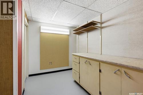 3217 6Th Avenue N, Regina, SK - Indoor