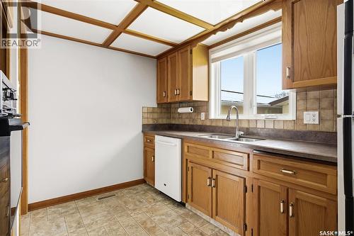 3217 6Th Avenue N, Regina, SK - Indoor Photo Showing Kitchen