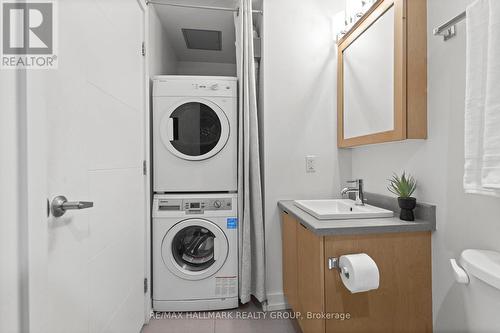 1010 - 179 Metcalfe Street, Ottawa, ON - Indoor Photo Showing Laundry Room