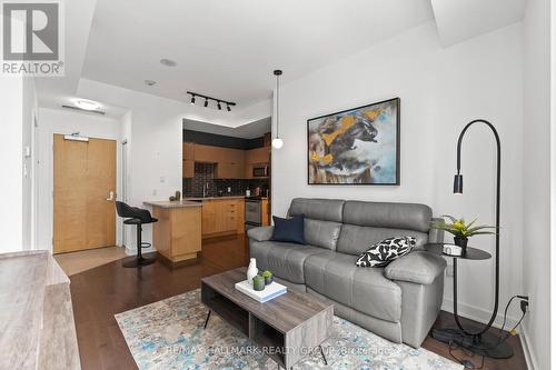 1010 - 179 Metcalfe Street, Ottawa, ON - Indoor Photo Showing Living Room