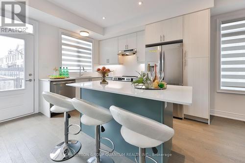 2168 Postmaster Drive, Oakville, ON - Indoor Photo Showing Kitchen With Upgraded Kitchen