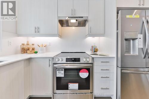 2168 Postmaster Drive, Oakville, ON - Indoor Photo Showing Kitchen With Upgraded Kitchen