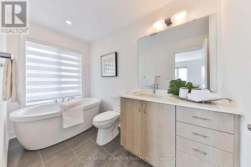 2168 Postmaster Drive, Oakville, ON - Indoor Photo Showing Bathroom