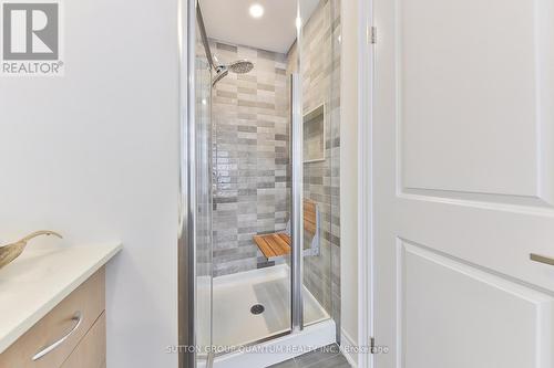 2168 Postmaster Drive, Oakville, ON - Indoor Photo Showing Bathroom