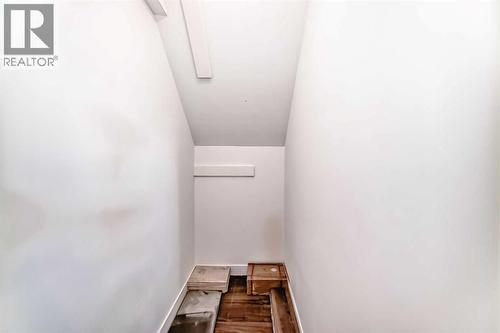 60 Erin Mount Crescent Se, Calgary, AB - Indoor Photo Showing Other Room
