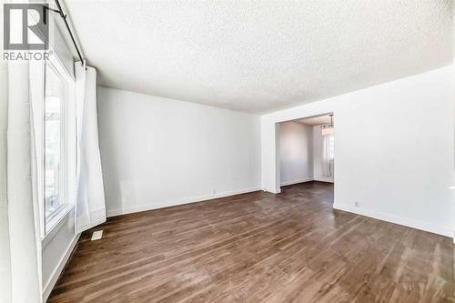 60 Erin Mount Crescent Se, Calgary, AB - Indoor Photo Showing Other Room
