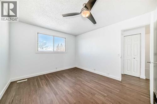 60 Erin Mount Crescent Se, Calgary, AB - Indoor Photo Showing Other Room