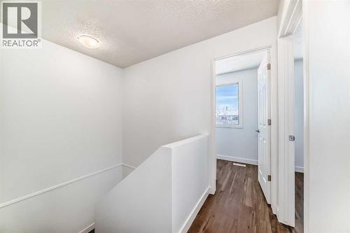 60 Erin Mount Crescent Se, Calgary, AB - Indoor Photo Showing Other Room