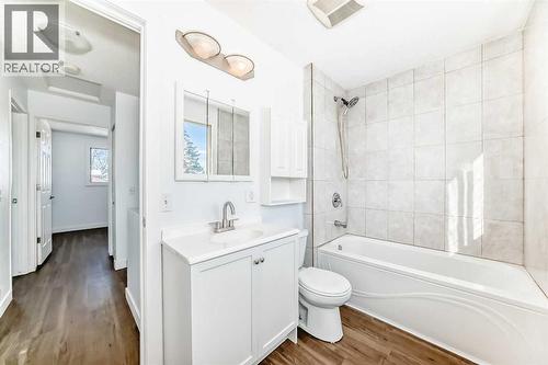 60 Erin Mount Crescent Se, Calgary, AB - Indoor Photo Showing Bathroom