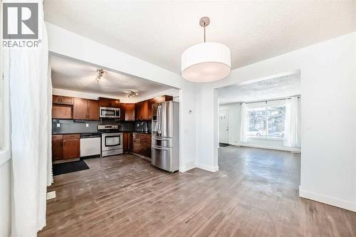 60 Erin Mount Crescent Se, Calgary, AB - Indoor Photo Showing Kitchen