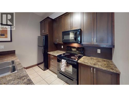 1500 Mcdonald Avenue Unit# 122, Fernie, BC - Indoor Photo Showing Kitchen With Double Sink
