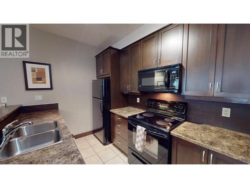 1500 Mcdonald Avenue Unit# 122, Fernie, BC - Indoor Photo Showing Kitchen With Double Sink