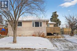 44 Winslow Crescent SW  Calgary, AB T3C 2R1
