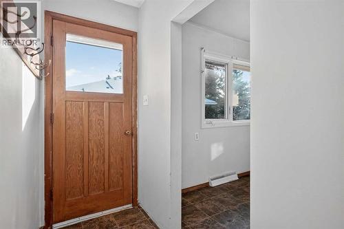 44 Winslow Crescent Sw, Calgary, AB - Indoor Photo Showing Other Room