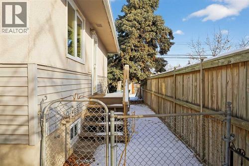 44 Winslow Crescent Sw, Calgary, AB - Outdoor With Exterior