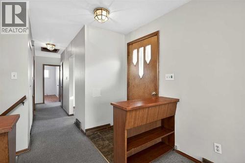 44 Winslow Crescent Sw, Calgary, AB - Indoor Photo Showing Other Room