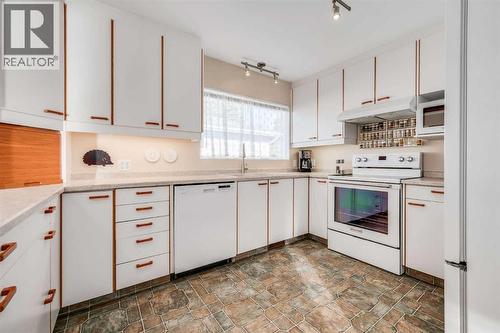 7431 5 Street Sw, Calgary, AB - Indoor Photo Showing Kitchen