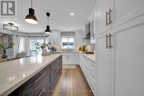 128 West Side Drive, Clarington (Bowmanville), ON - Indoor Photo Showing Kitchen With Upgraded Kitchen
