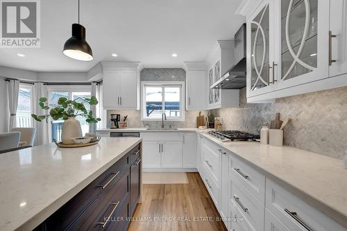 128 West Side Drive, Clarington (Bowmanville), ON - Indoor Photo Showing Kitchen With Upgraded Kitchen