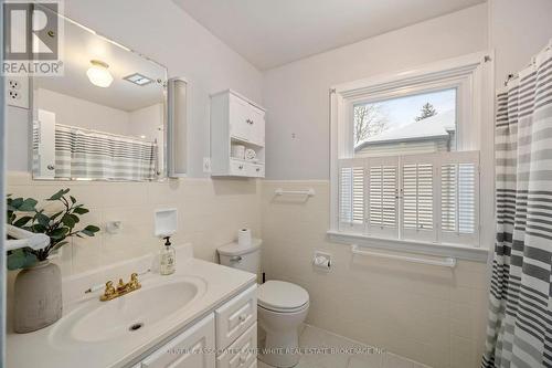 420 Riverside Drive, London North (North N), ON - Indoor Photo Showing Bathroom