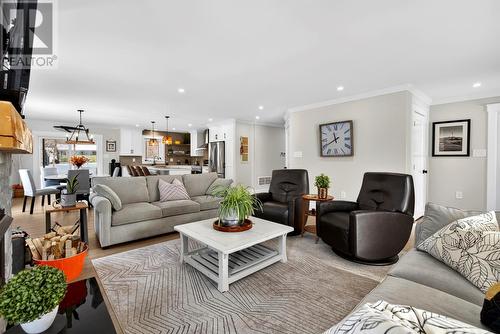 44 Bond Road, Whitbourne, NL - Indoor Photo Showing Living Room