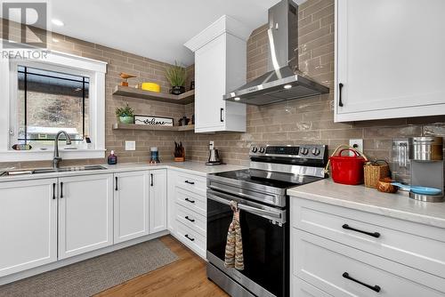 44 Bond Road, Whitbourne, NL - Indoor Photo Showing Kitchen