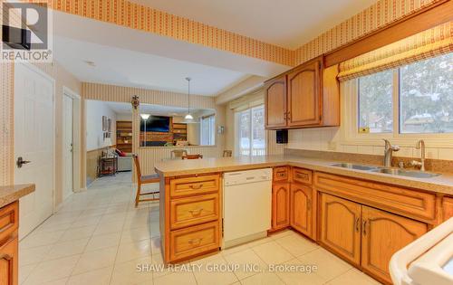 32 Brookview Court, Kitchener, ON - Indoor Photo Showing Kitchen With Double Sink