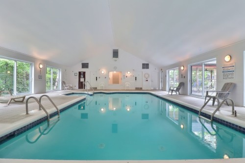 Piscine - 206-305 Ch. Des Faîtières, Piedmont, QC - Indoor Photo Showing Other Room With In Ground Pool