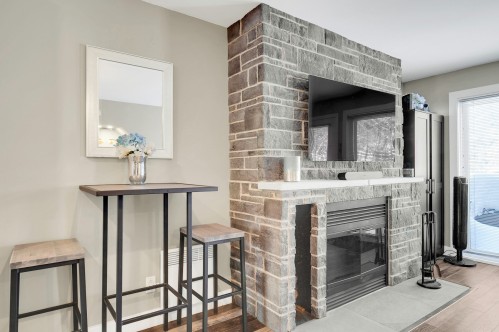 Salon - 206-305 Ch. Des Faîtières, Piedmont, QC - Indoor With Fireplace