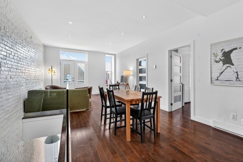 Salon - 206 Av. Des Pins E., Montréal (Le Plateau-Mont-Royal), QC - Indoor Photo Showing Living Room