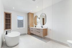 Salle de bains attenante à la CCP - 