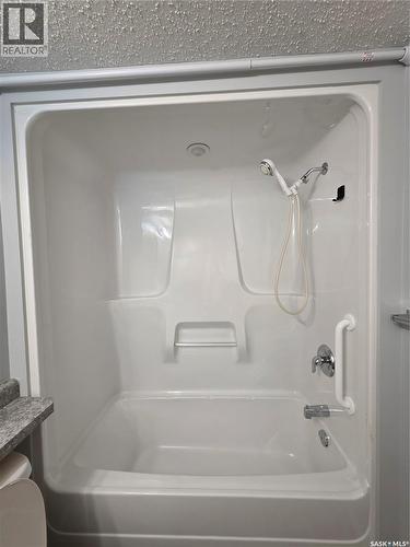 205 701 Henry Street, Estevan, SK - Indoor Photo Showing Bathroom