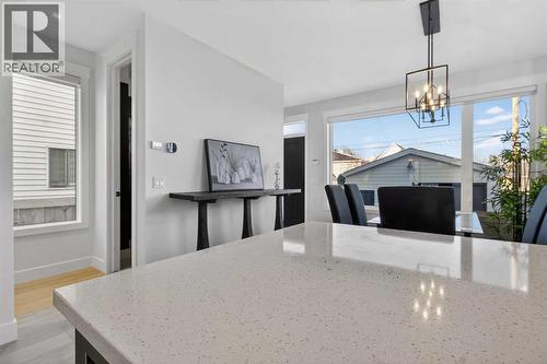 124 26 Avenue Ne, Calgary, AB - Indoor