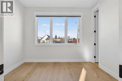 124 26 Avenue Ne, Calgary, AB - Indoor Photo Showing Other Room