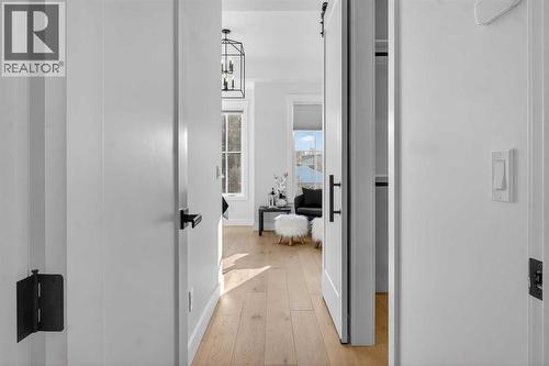 124 26 Avenue Ne, Calgary, AB - Indoor Photo Showing Other Room