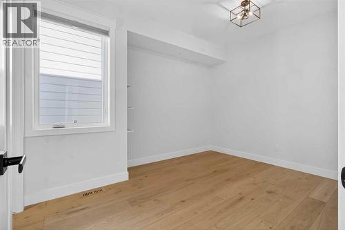 124 26 Avenue Ne, Calgary, AB - Indoor Photo Showing Other Room