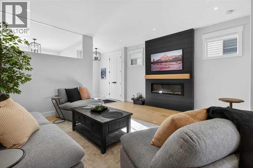 124 26 Avenue Ne, Calgary, AB - Indoor Photo Showing Living Room With Fireplace