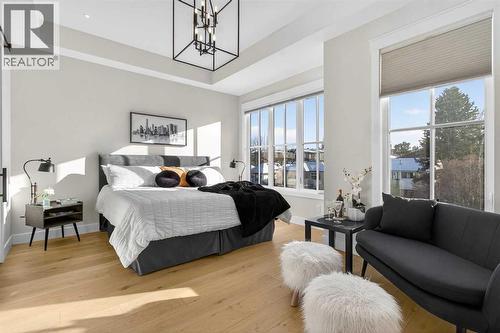 124 26 Avenue Ne, Calgary, AB - Indoor Photo Showing Bedroom