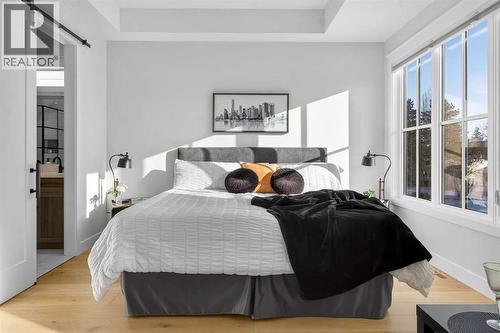 124 26 Avenue Ne, Calgary, AB - Indoor Photo Showing Bedroom