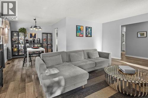 136 Parkglen Crescent Se, Calgary, AB - Indoor Photo Showing Living Room