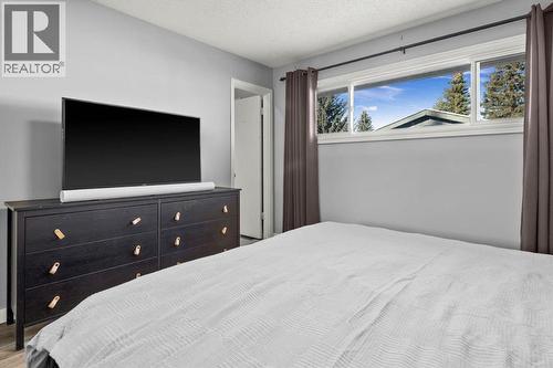 136 Parkglen Crescent Se, Calgary, AB - Indoor Photo Showing Bedroom