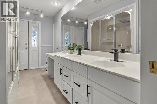 136 Parkglen Crescent Se, Calgary, AB - Indoor Photo Showing Bathroom