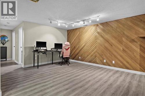 136 Parkglen Crescent Se, Calgary, AB - Indoor